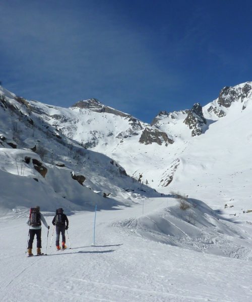 el primer tramo foqueamos por la pista antes de bajar al valle
